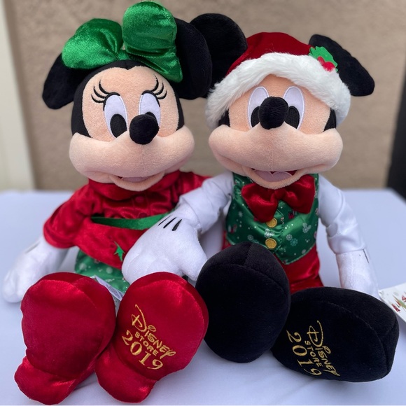 Disney Store 2019 Holiday Plush Set - Picture 2 of 12